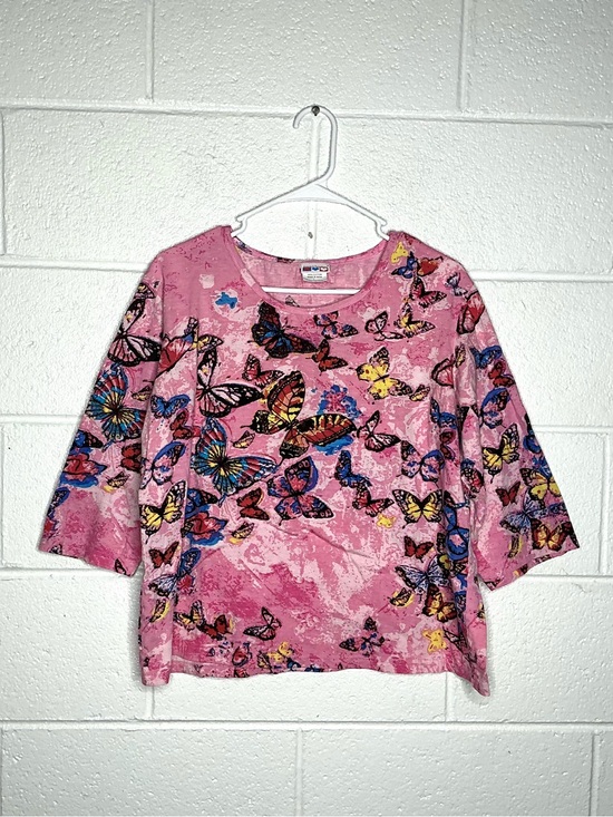 American Sweetheart Tops - < Vintage American Sweetheart Pink Allover Butterfly Print Top >